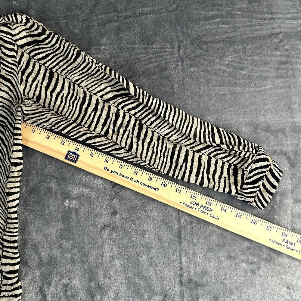 New York City Design Co. 100% Silk V-neck Button up Shirt Size M Artsy Animal - Picture 6 of 9